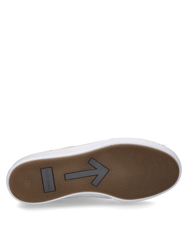 Claire 01 - Image 6