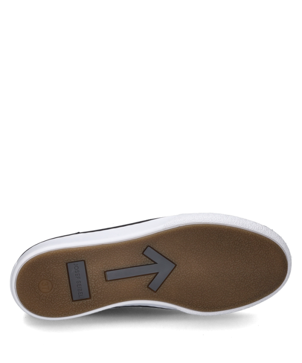 Claire 01 - Image 6